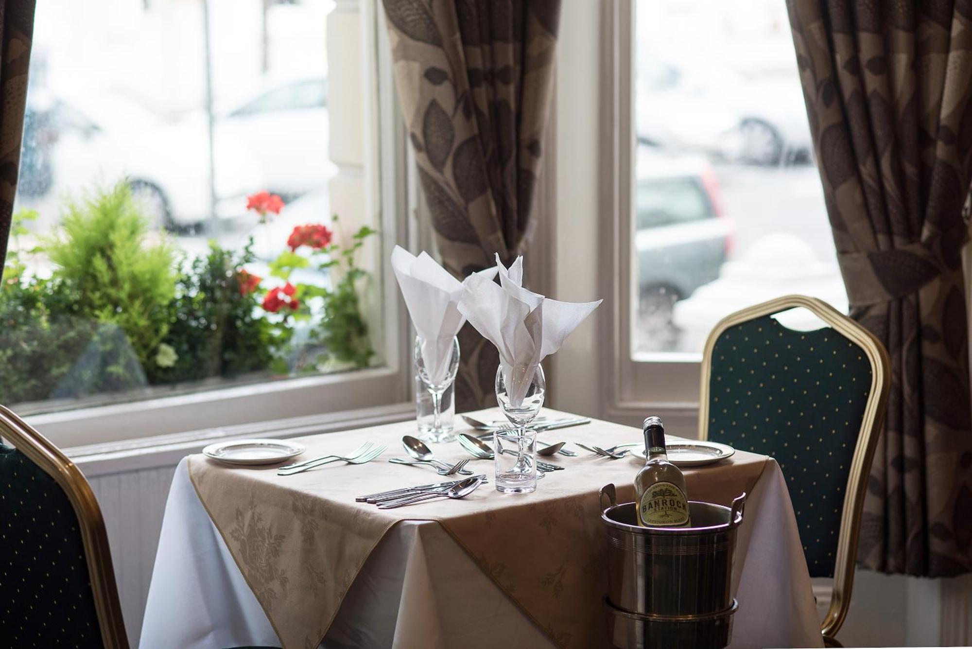 Haddon Hall Hotel Eastbourne Bagian luar foto
